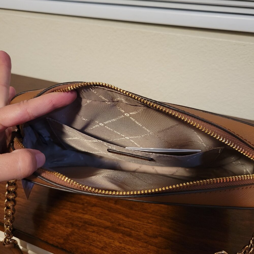 NWT Michael Kors Jet Set Crossbody in Brown - Picture 8 of 10